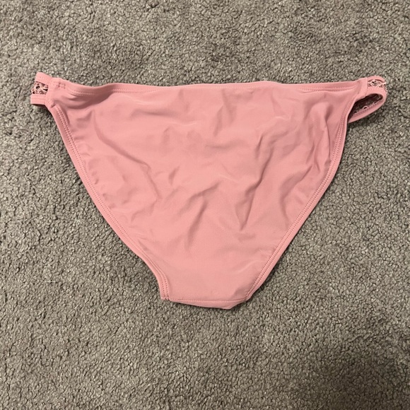 Bikini - Picture 2 of 5